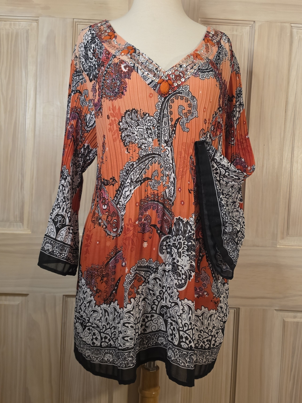 Avenue Orange Paisley Beaded V-Neck Women's Tunic Size 14/16